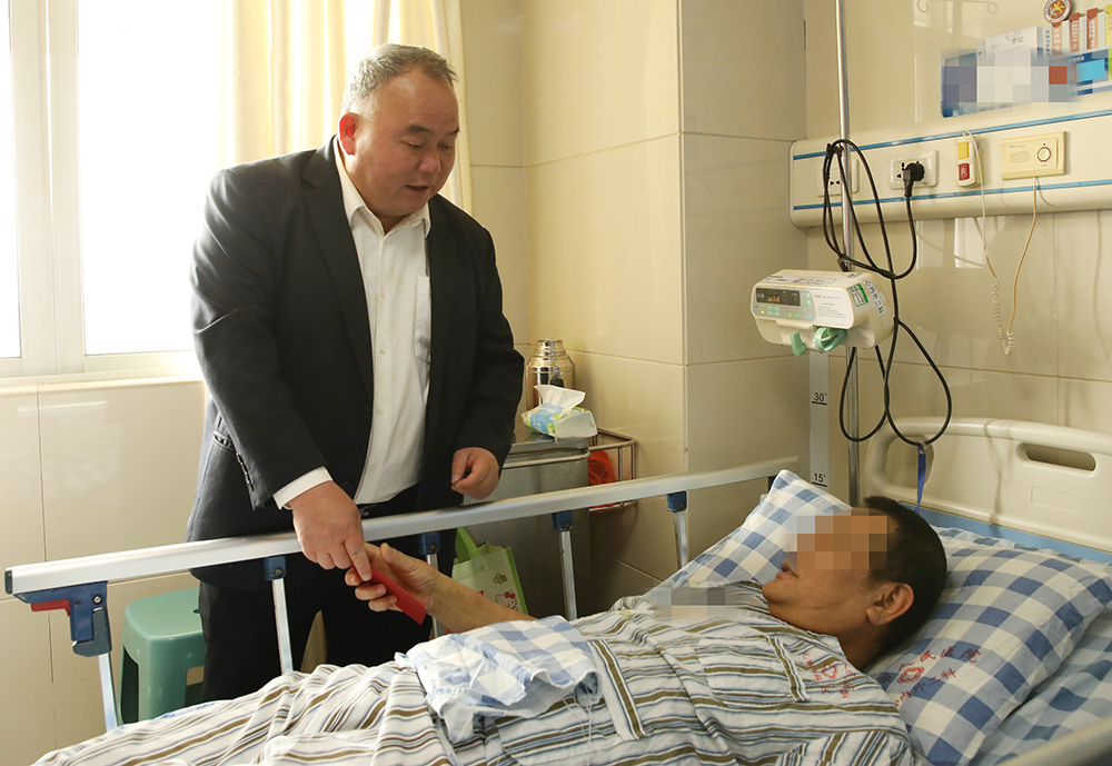 朱秀龙2.jpg