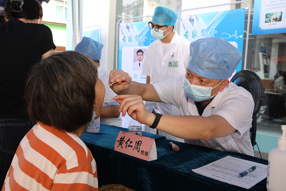 廉江市人民医院口腔科主任黄仁周0.jpg
